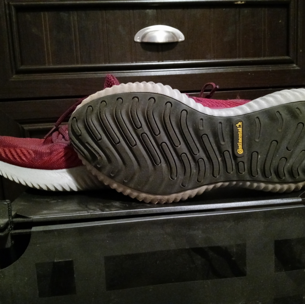 Mens basketball shoes